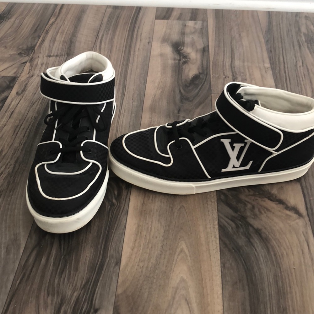 Men’s Authentic Louis Vuitton Sneakers